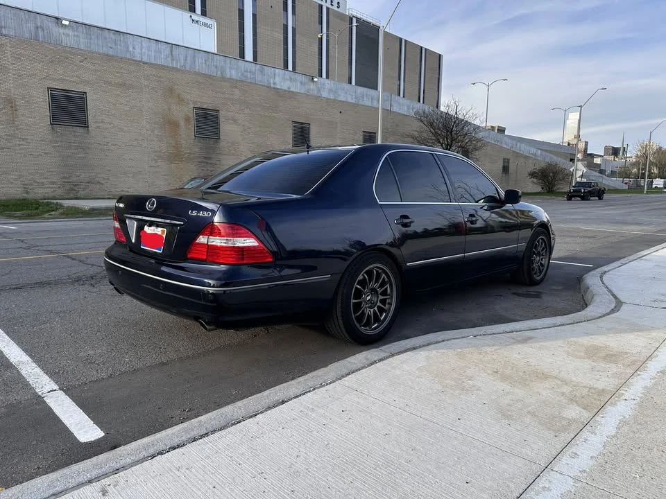 2005 Lexus LS 3rd Gen - Image 5 of 14