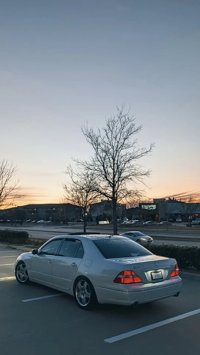2005 Lexus LS 3rd Gen - Image 2 of 4