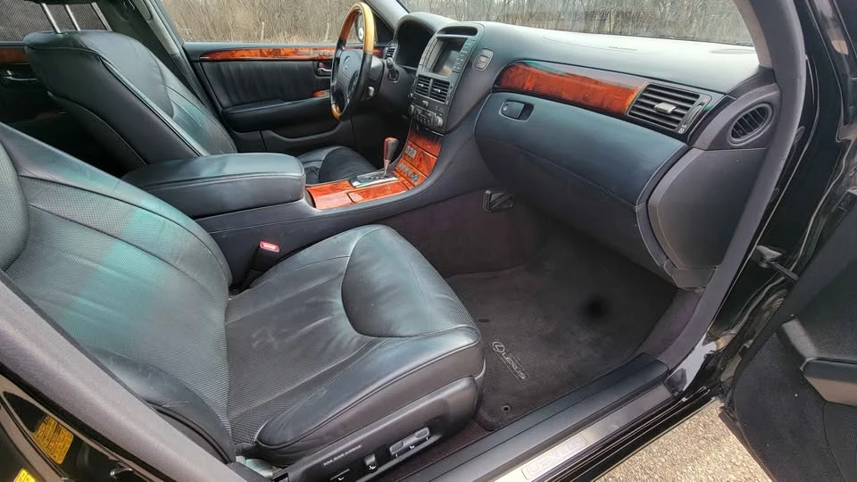 2005 Lexus LS 3rd Gen - Image 16 of 20