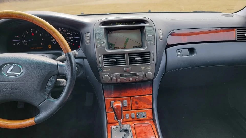 2005 Lexus LS 3rd Gen - Image 13 of 20