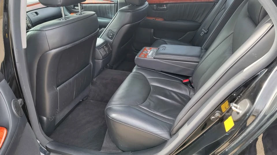 2005 Lexus LS 3rd Gen - Image 17 of 20