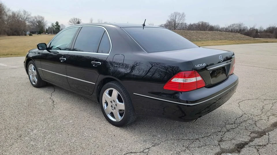 2005 Lexus LS 3rd Gen - Image 5 of 20