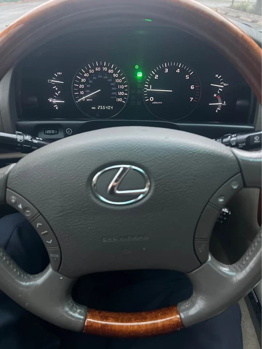2005 Lexus LX 2nd Gen - Image 17 of 19