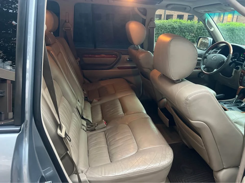 2005 Lexus LX 2nd Gen - Image 11 of 19