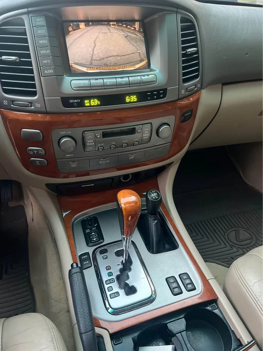 2005 Lexus LX 2nd Gen - Image 16 of 19