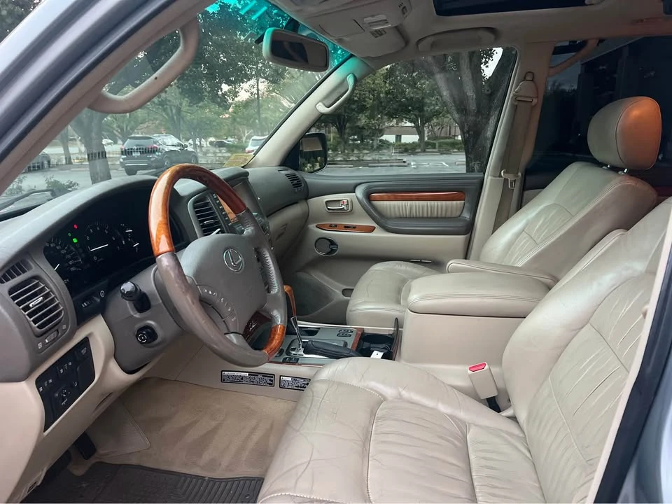 2005 Lexus LX 2nd Gen - Image 10 of 19