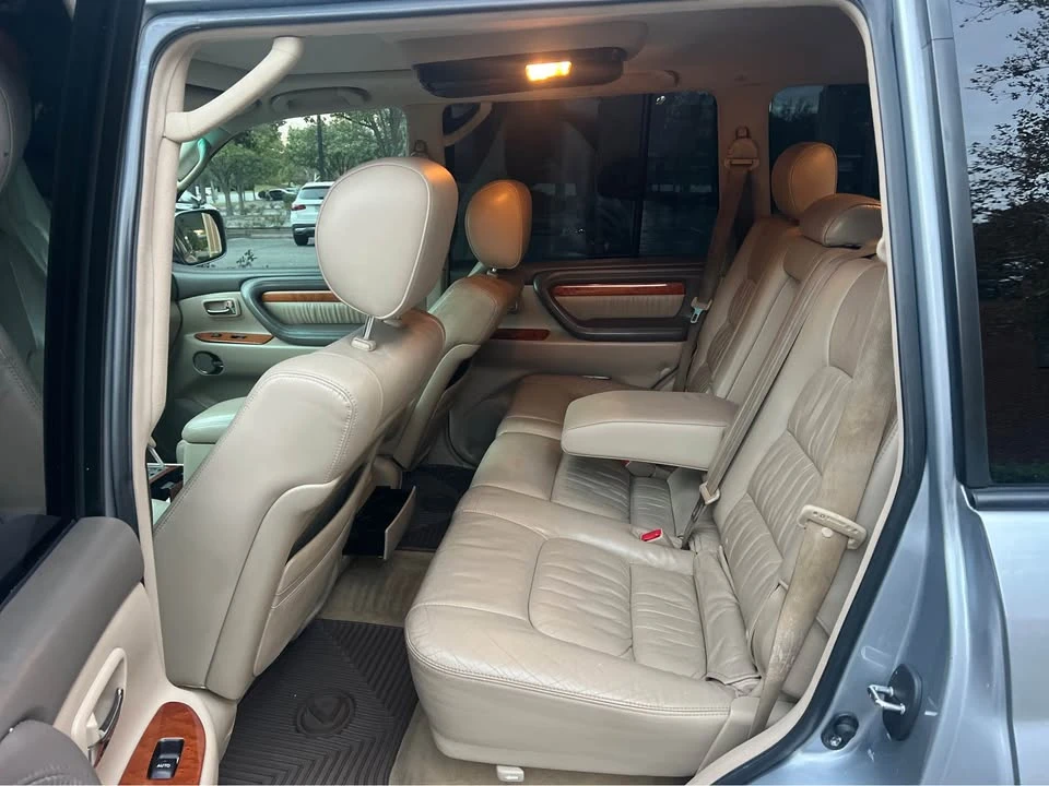 2005 Lexus LX 2nd Gen - Image 13 of 19