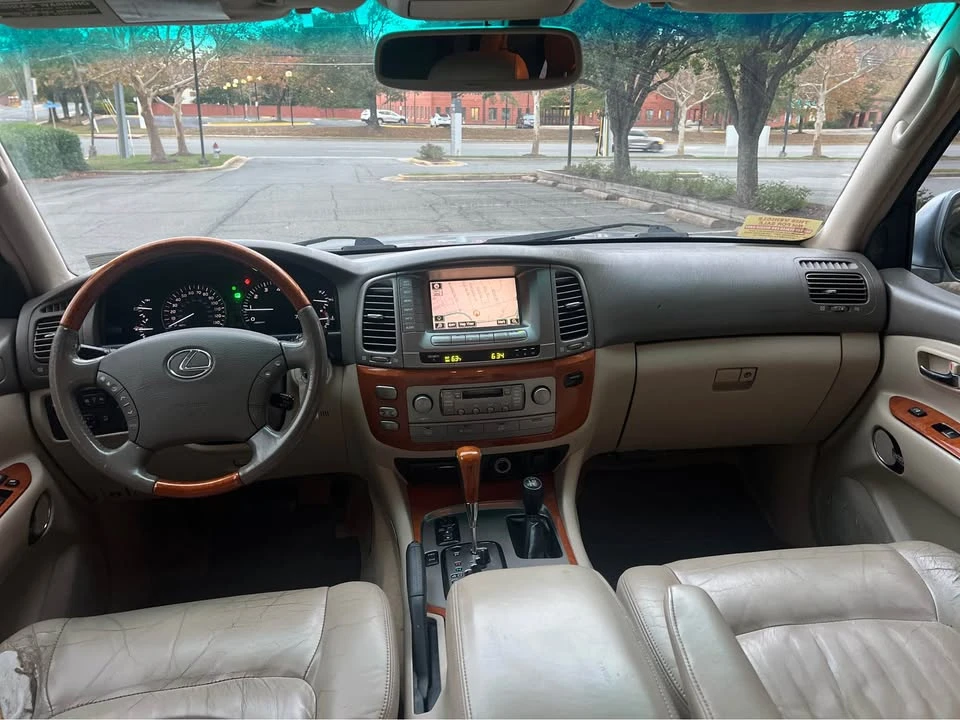 2005 Lexus LX 2nd Gen - Image 12 of 19