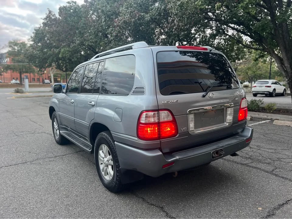 2005 Lexus LX 2nd Gen - Image 8 of 19