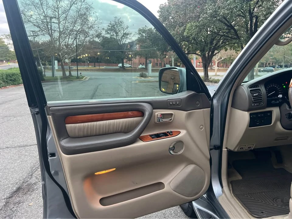 2005 Lexus LX 2nd Gen - Image 15 of 19