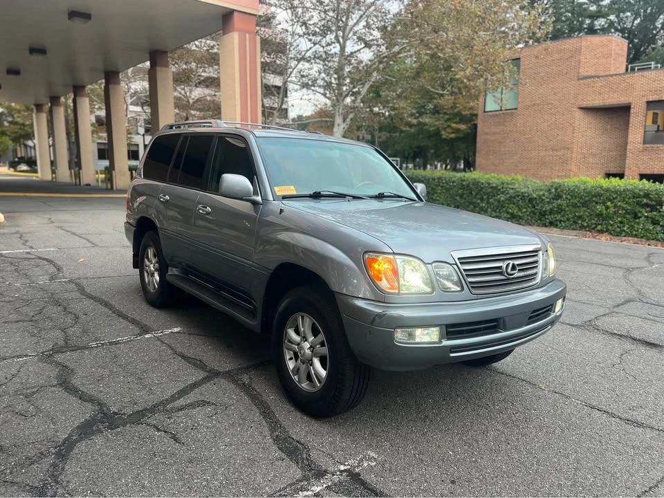 2005 Lexus LX 2nd Gen - Image 3 of 19