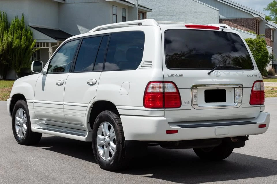 2005 Lexus LX 2nd Gen - Image 6 of 11