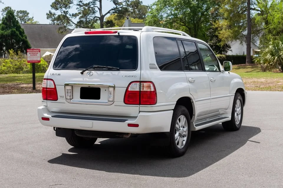 2005 Lexus LX 2nd Gen - Image 3 of 11