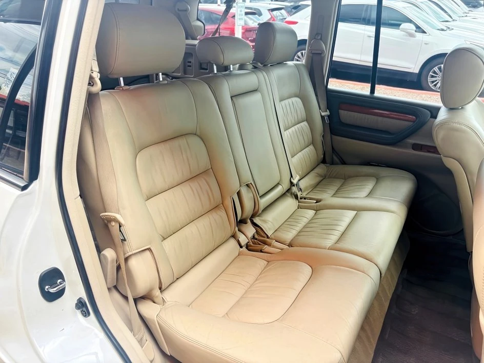 2005 Lexus LX 2nd Gen - Image 13 of 19