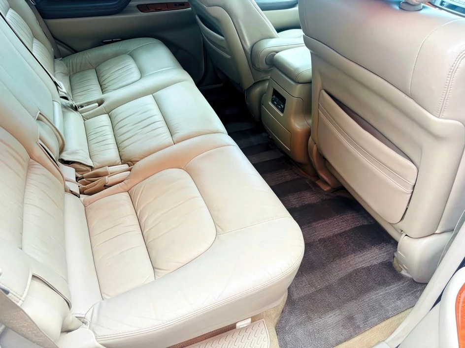 2005 Lexus LX 2nd Gen - Image 14 of 19