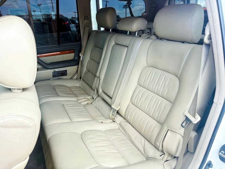 2005 Lexus LX 2nd Gen - Image 15 of 19