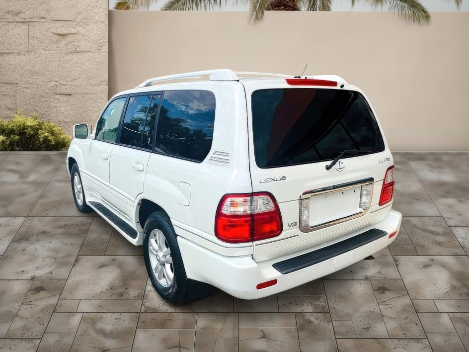 2005 Lexus LX 2nd Gen - Image 8 of 19