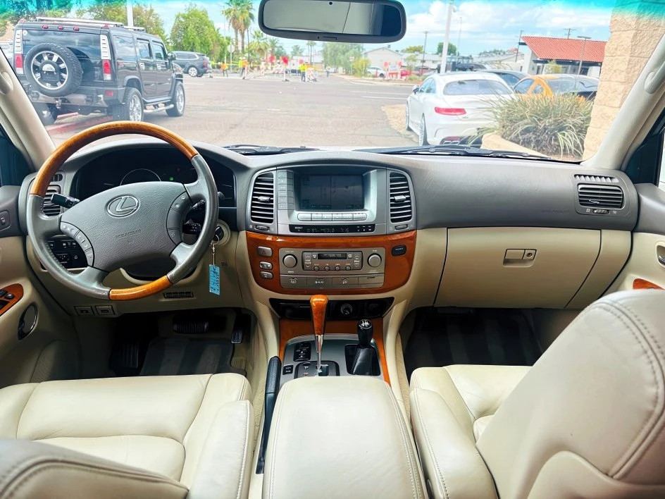 2005 Lexus LX 2nd Gen - Image 10 of 19