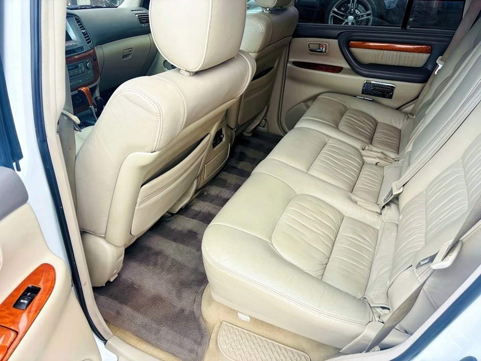 2005 Lexus LX 2nd Gen - Image 16 of 19