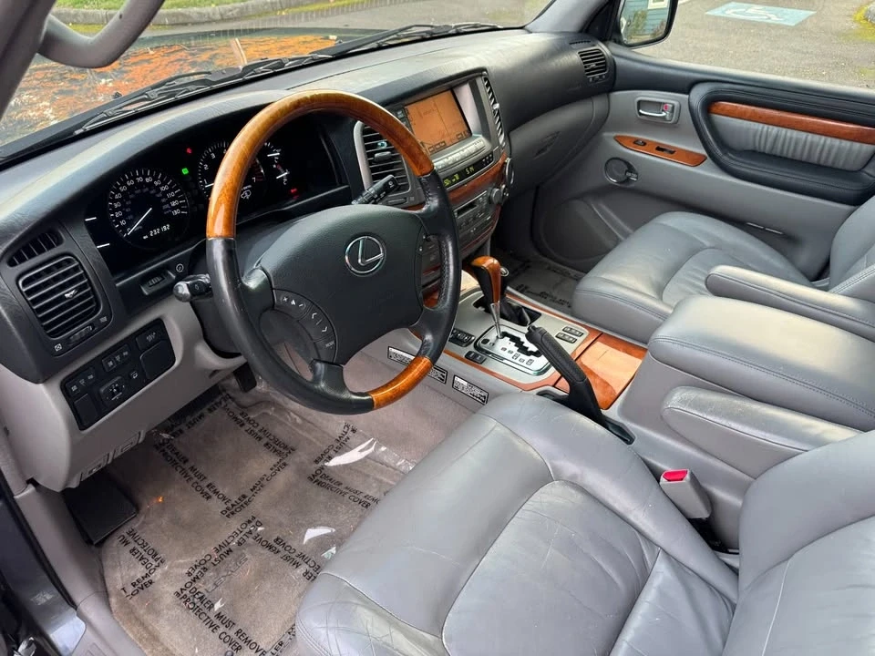 2005 Lexus LX 2nd Gen - Image 11 of 18