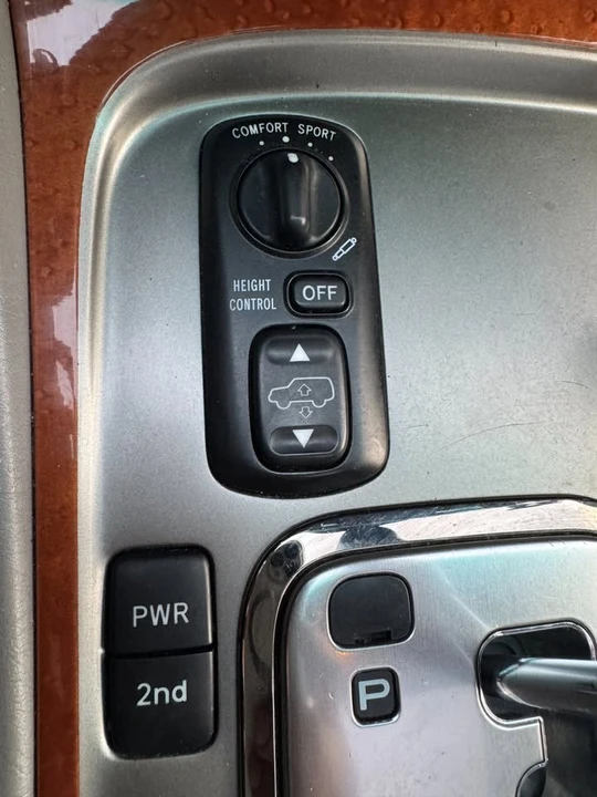 2005 Lexus LX 2nd Gen - Image 18 of 18