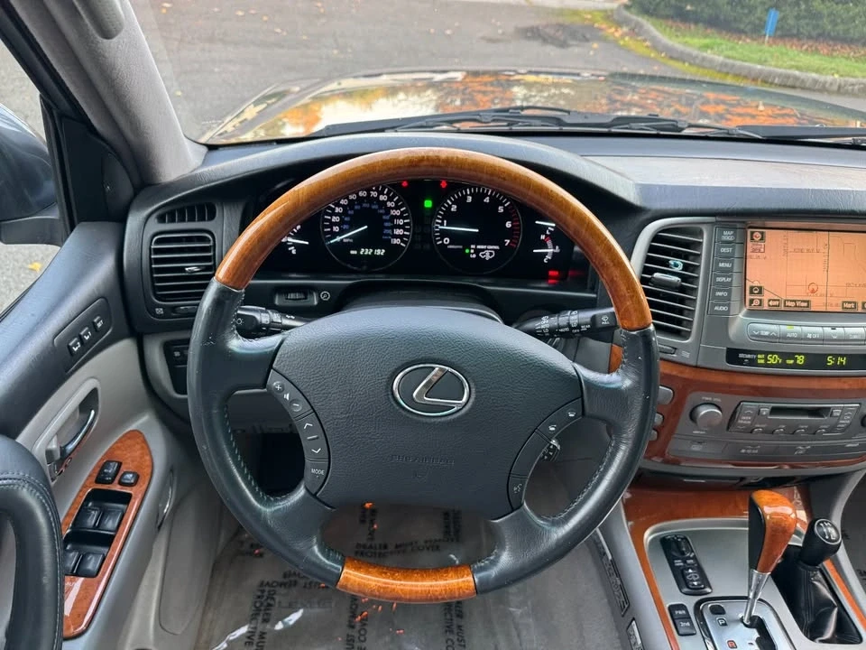 2005 Lexus LX 2nd Gen - Image 10 of 18