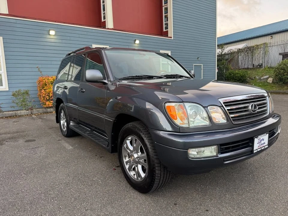 2005 Lexus LX 2nd Gen - Image 2 of 18