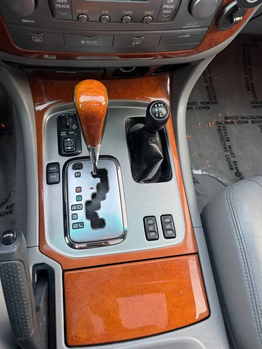 2005 Lexus LX 2nd Gen - Image 17 of 18
