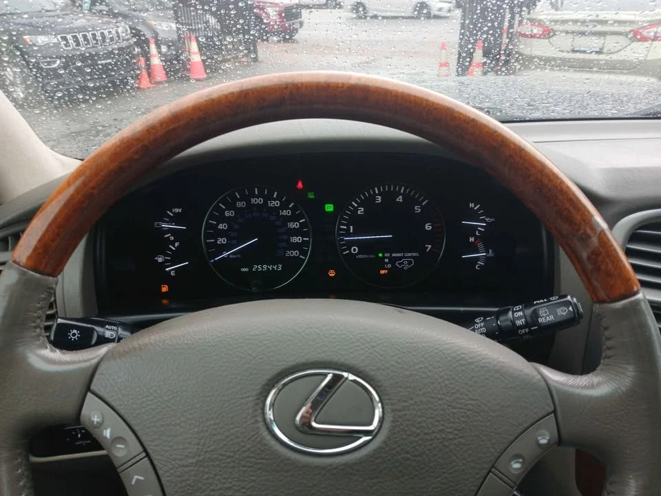 2005 Lexus LX 2nd Gen - Image 11 of 15