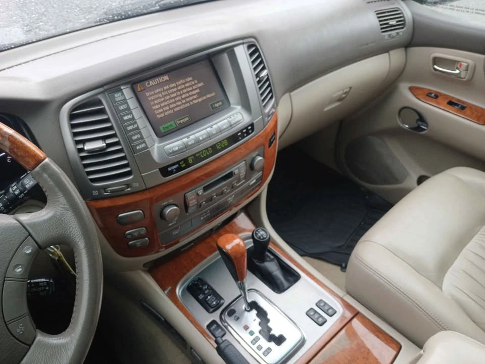 2005 Lexus LX 2nd Gen - Image 12 of 15
