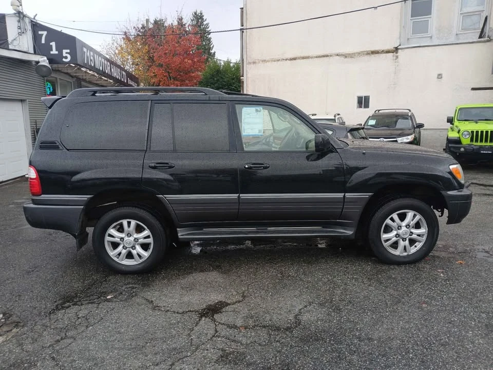 2005 Lexus LX 2nd Gen - Image 9 of 15