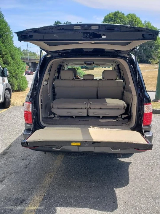 2005 Lexus LX 2nd Gen - Image 5 of 5
