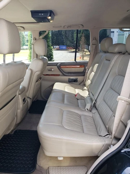 2005 Lexus LX 2nd Gen - Image 4 of 5
