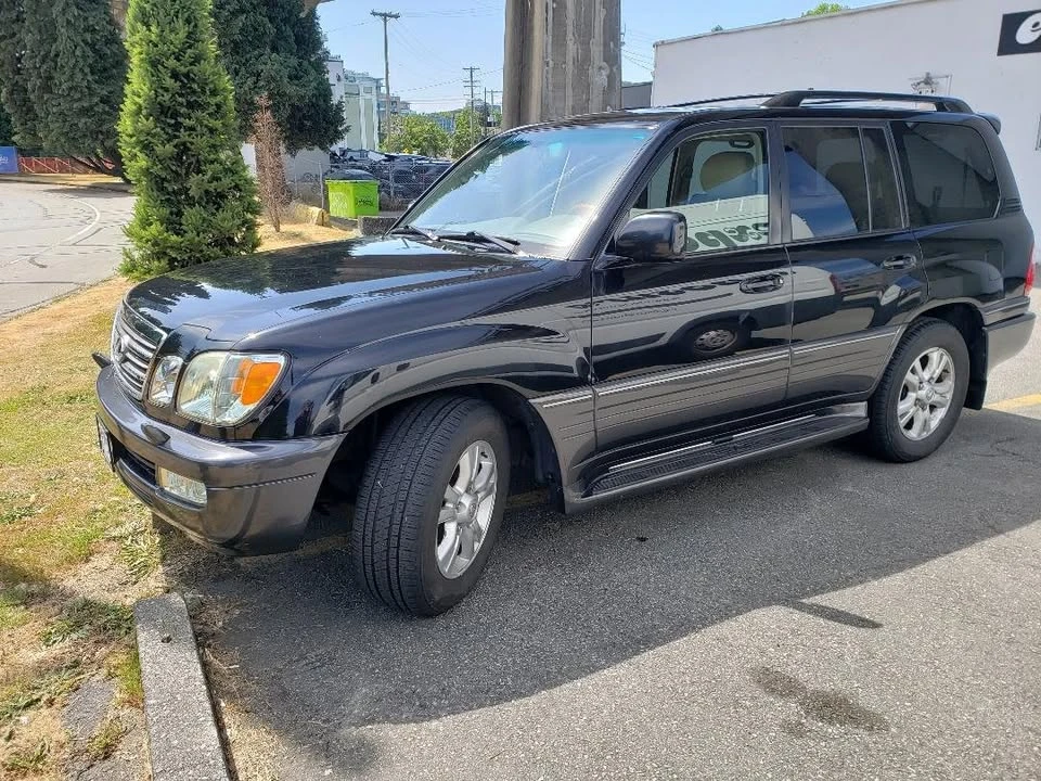 2005 Lexus LX 2nd Gen - Image 2 of 5