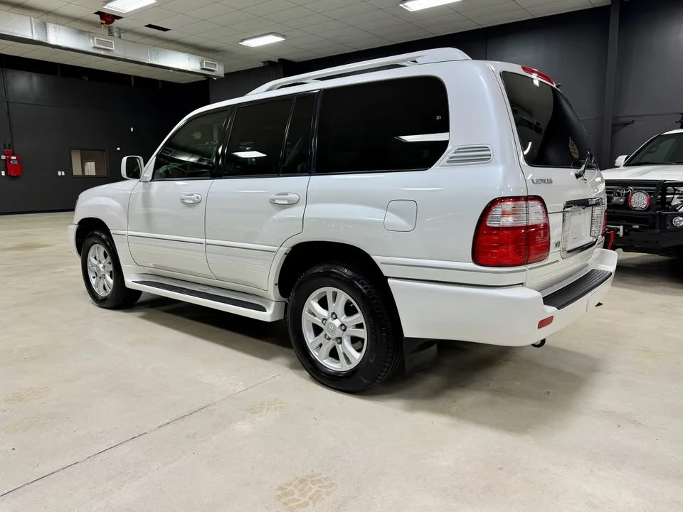 2005 Lexus LX 2nd Gen - Image 9 of 18