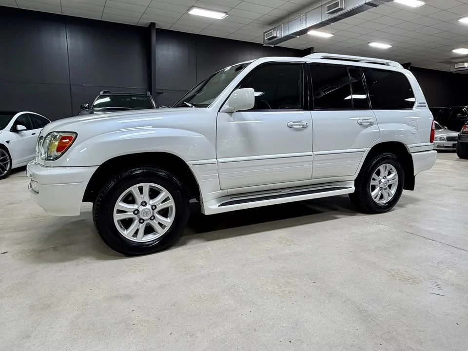 2005 Lexus LX 2nd Gen - Image 11 of 18