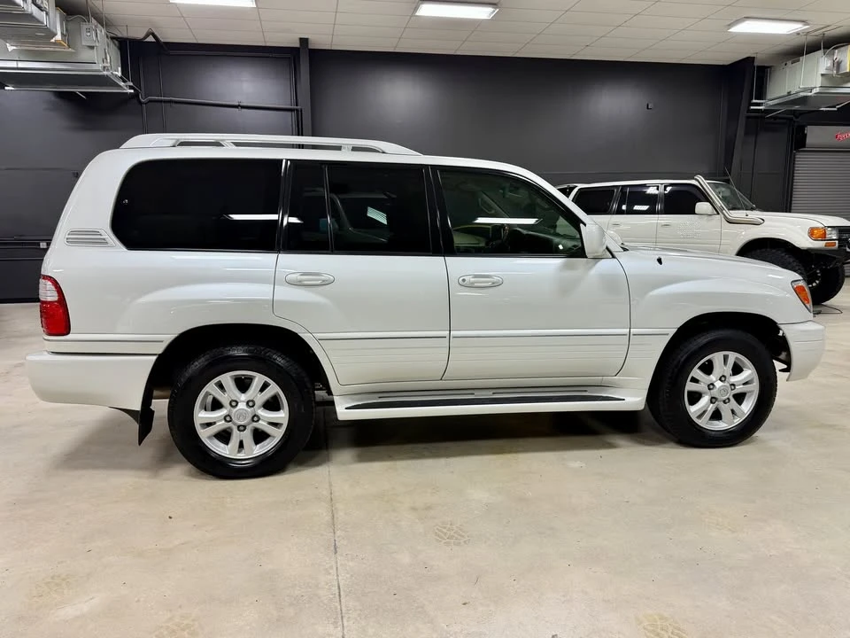 2005 Lexus LX 2nd Gen - Image 14 of 18