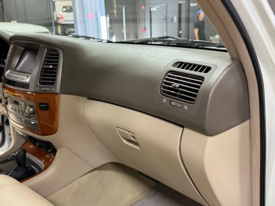 2005 Lexus LX 2nd Gen - Image 17 of 18