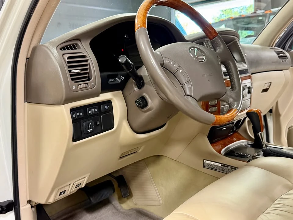 2005 Lexus LX 2nd Gen - Image 15 of 18