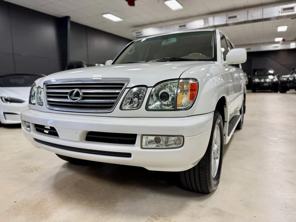 2005 Lexus LX 2nd Gen - Image 4 of 18