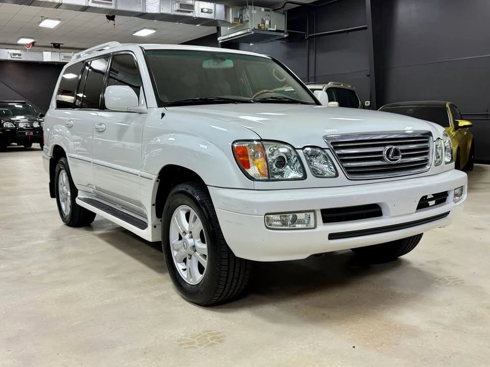2005 Lexus LX 2nd Gen - Image 2 of 18