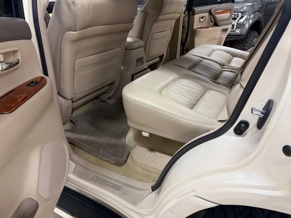 2005 Lexus LX 2nd Gen - Image 12 of 20