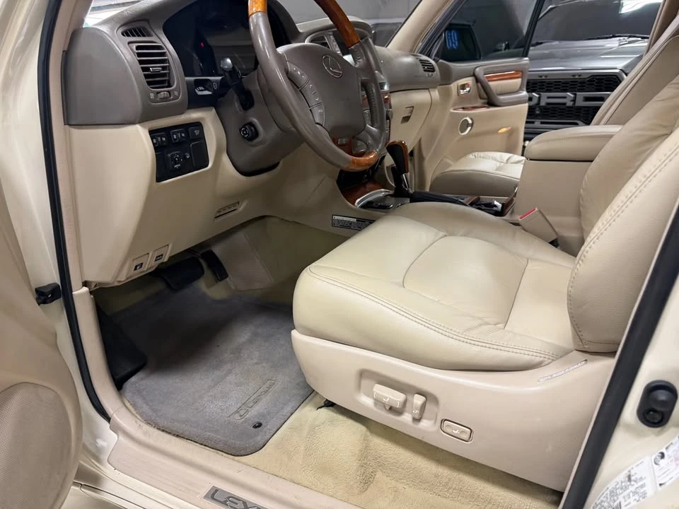 2005 Lexus LX 2nd Gen - Image 14 of 20