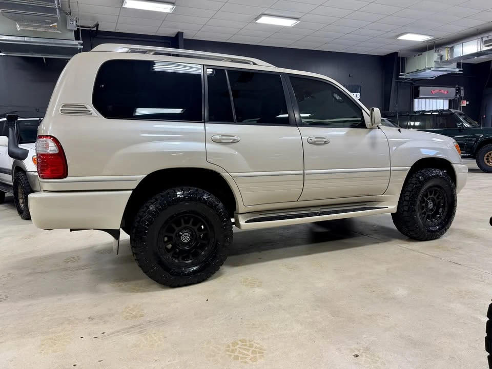 2005 Lexus LX 2nd Gen - Image 4 of 20