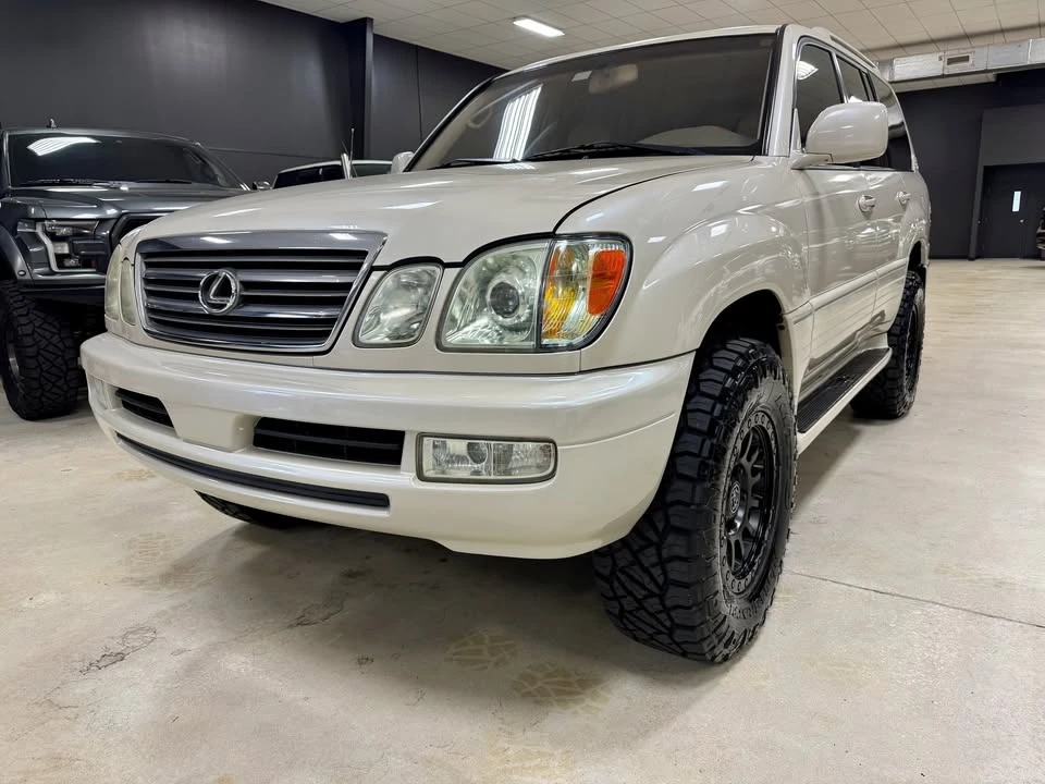 2005 Lexus LX 2nd Gen - Image 10 of 20