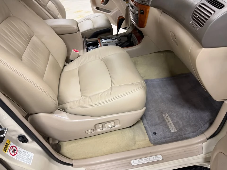 2005 Lexus LX 2nd Gen - Image 17 of 20