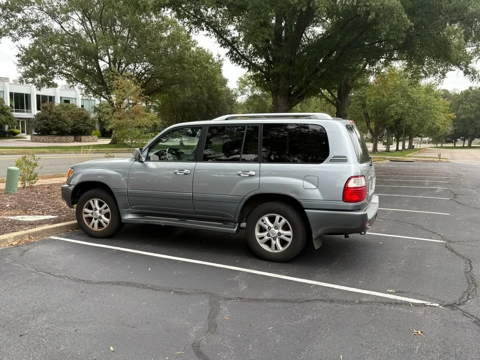 2005 Lexus LX 2nd Gen - Image 2 of 10