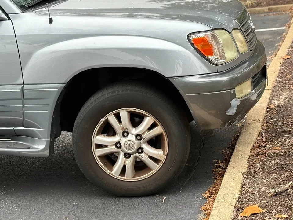 2005 Lexus LX 2nd Gen - Image 3 of 10