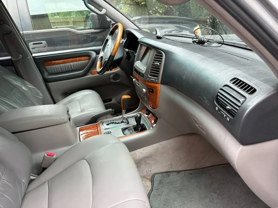 2005 Lexus LX 2nd Gen - Image 7 of 10