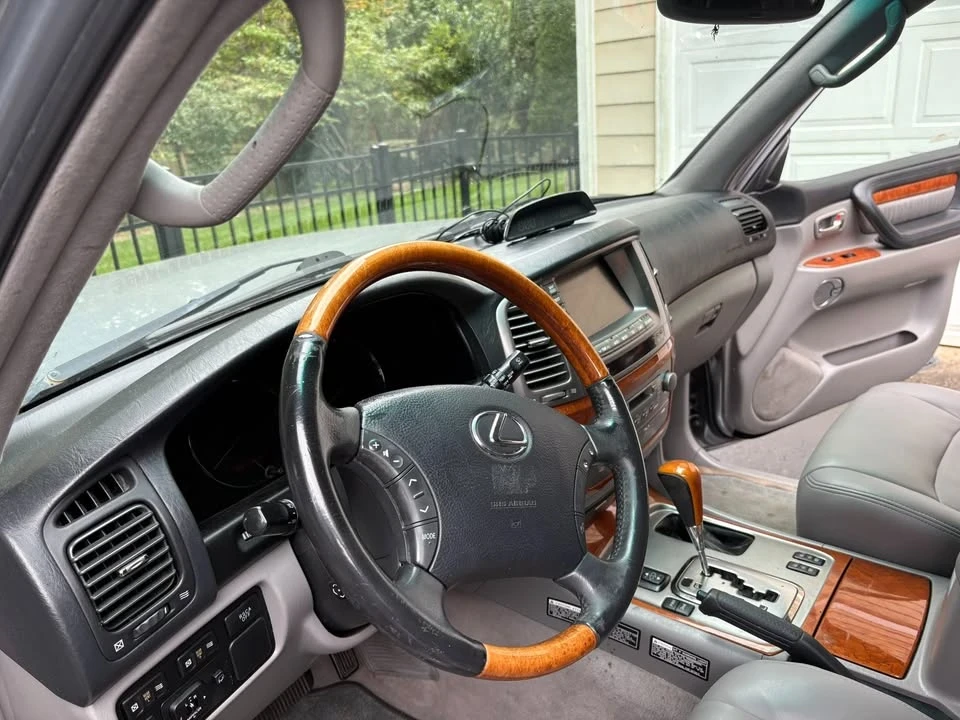 2005 Lexus LX 2nd Gen - Image 6 of 10